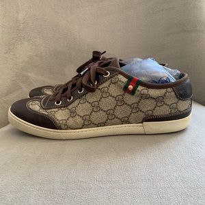 Gucci womens GG Supreme Canvas and leather sneaker